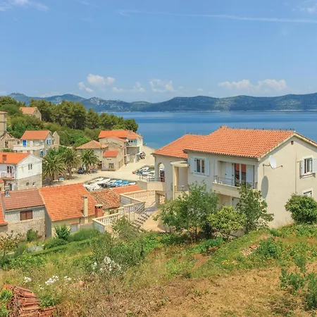 Komoseva I * Mali Iž