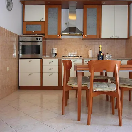 Stunning In With Kitchen Daire