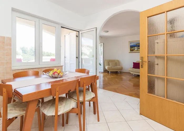 Komoseva I Апартаменты Мали Иж