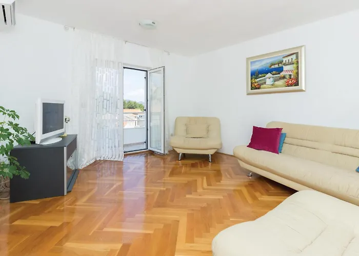 Komoseva I Апартаменты Мали Иж